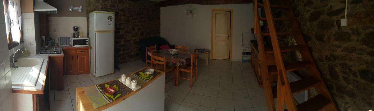 Вилла Le Gite Des Remparts Ginestas Экстерьер фото