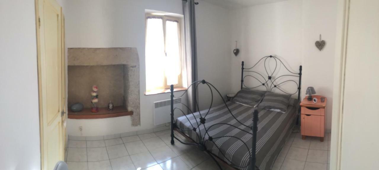 Вилла Le Gite Des Remparts Ginestas Экстерьер фото